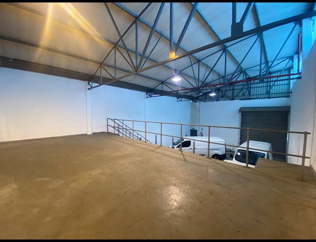 318M² WAREHOUSE TO LET IN AIRPORT INDUSTRIA